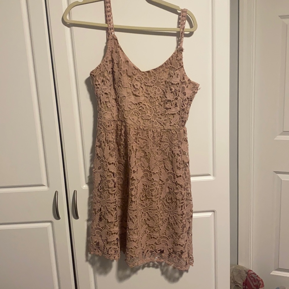 Lace light pink dress
